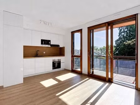 t2 entièrement rénové – 49 07m² carrez – chemin de boutary – balcon 5 8 m² – parking priva