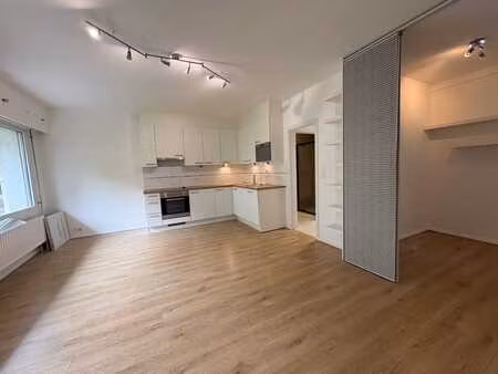 studio moderne lumineux à forest  avenue neptune