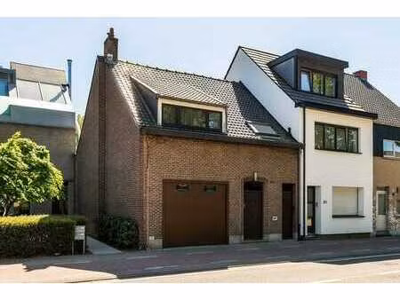 te renoveren huis met 3 slaapkamers  garage en tuin in wi...
