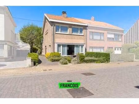 charmante maison bien située dans le village de bredene