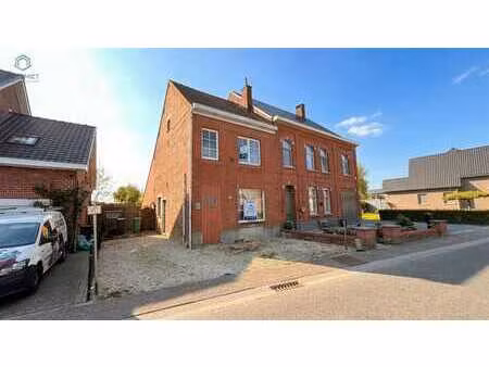 maison à rénover avec de nombreuses possibilités dans un qua