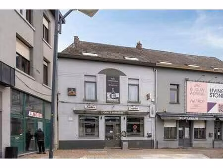 immeuble commercial avec logement à la gare de denderleeuw