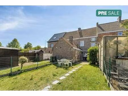 maison à rénover avec un joli jardin de ville dans le centre