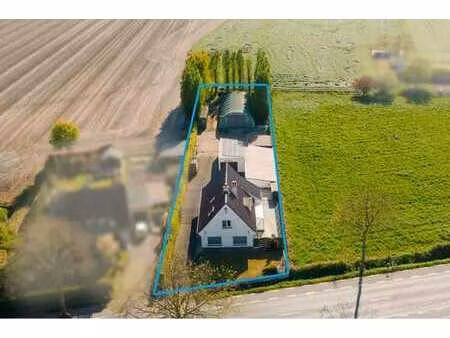 karaktervolle woning met grote loods en ruime garage op 1...