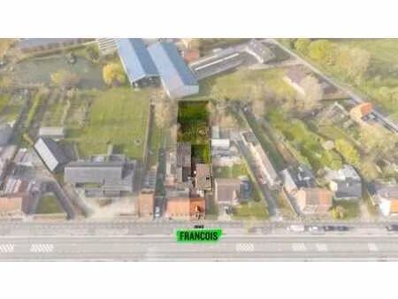 maison à rénover sur un terrain de 1 065 m² avec de nombreu…