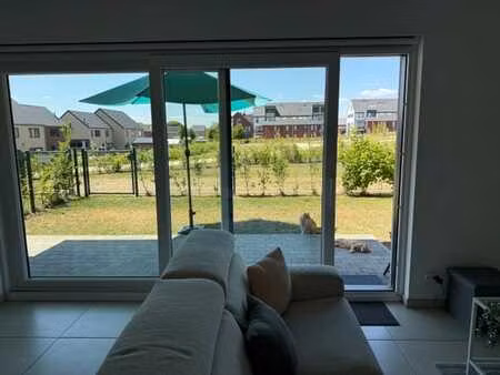 bel appartement de 2 chambres avec vue sur parc