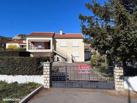villa 170m2 - 2 appartements - 5 chambres (3+2) - commerces accessibles à pieds - le rove 