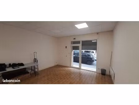 local commercial avec vitrine
