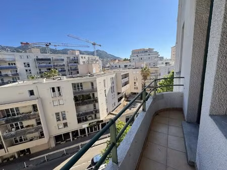 charmant t1 lumineux avec balcon – proche de toutes commodités