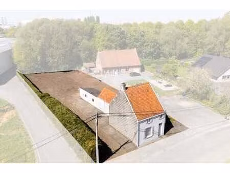 te slopen woning op ruim perceel van 1000m² te koop in w...