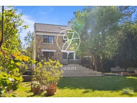 maison de luxe à vendre dans le quartier petit garches