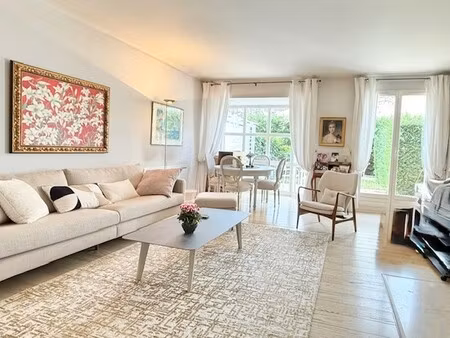 maison de luxe à vendre dans le quartier plaine des courlis