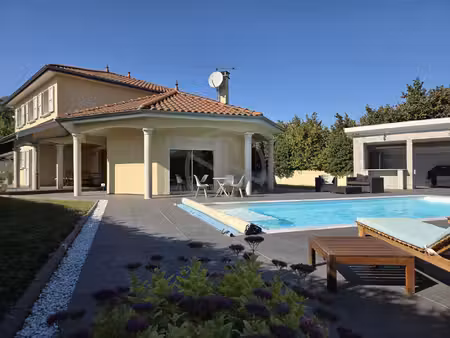 villa de luxe à vendre à solaize