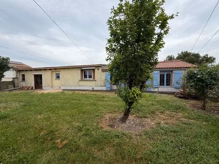 aisne (85) adorable longere en pierres avec materiaux a finir de renover sur 515m² avec...