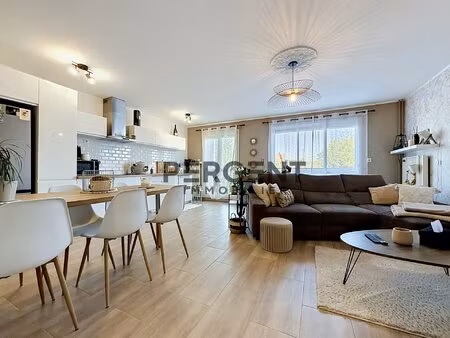 appartement t3 de 65 m² entierement renove avec parking centre