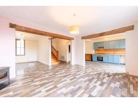 charmante maison rénovée de 160 m² à étoges