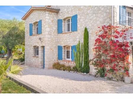 villa de luxe à vendre dans le quartier pibonson-les faisses-ranguin