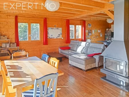superbe chalet  grand terrain et vue dominante et degagee !
