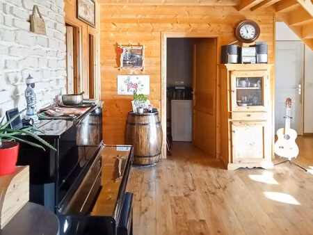 superbe chalet  grand terrain  vue dominante et degagee !
