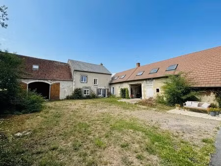 ensemble immobilier à vendre  avec gros potentiel  à couargues