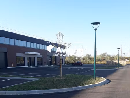 location local commercial