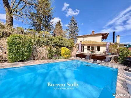maison 6 pièces 234 m²