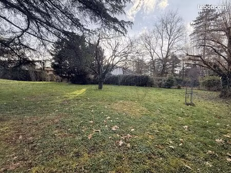 terrain 930 m² charbonnieres les bains