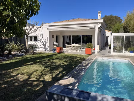 villa de luxe à vendre dans le quartier village