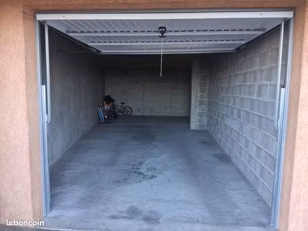 garage à louer – 20 m² – pollionnay