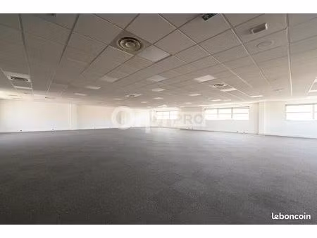 bureau 1 411 m²