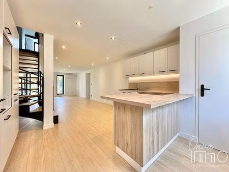 ecully - t5 de 133m² en rez-de-jardin entièrement refait à neuf