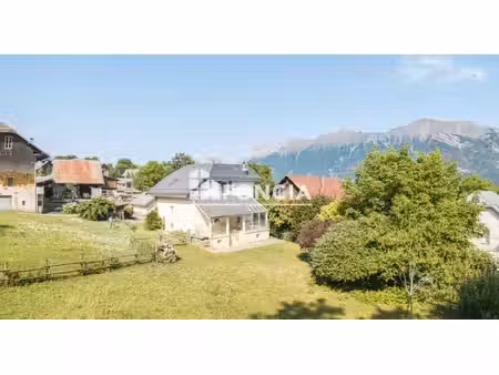 maison individuelle avec grand terrain et fort potentiel
