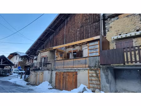 maison de pays mitoyenne avec garage