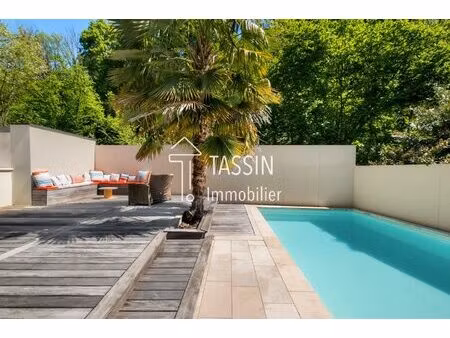 tassin maison rénovée  au calme avec piscine