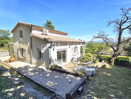 villa de 200m2 et 5 chambres sur terrain clos et arboré de 1540m2