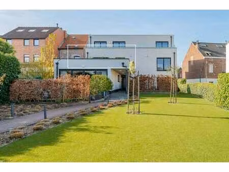 spacieux appartement rénové avec 2 terrasses