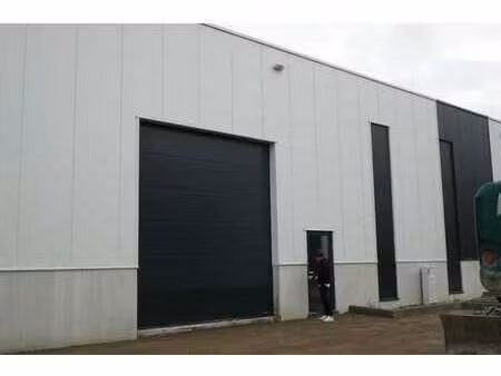 entrepôt neuf 236 m² à 2 minutes de la e42