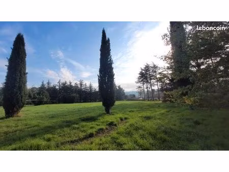 terrain 1 330 m² allan