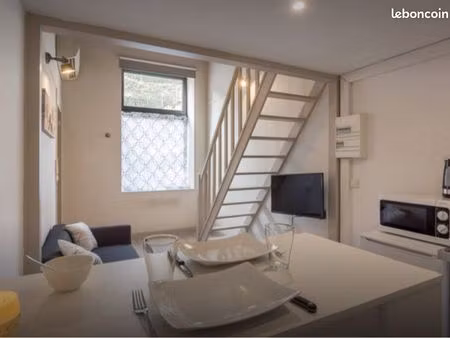studio pente croix rousse meublé/toutes charges incluses