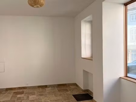 t4 loft / atelier rénové – usage mixte possible – centre semur – 65 m² après isolation