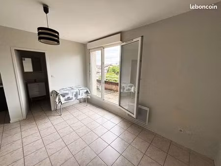 studio 24 m² avec balcon – craponne centre – parking