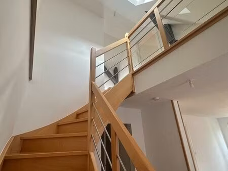à louer – triplex rénové type maison avec entrée indépendante
