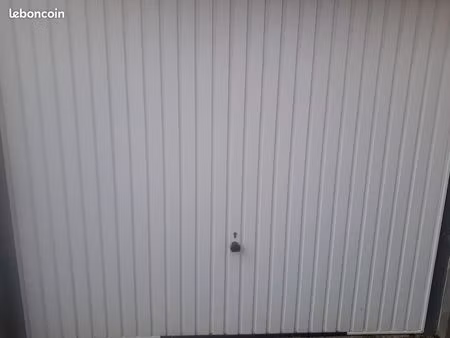 grand gararage individuel sécurisé; stockage  garde meubles