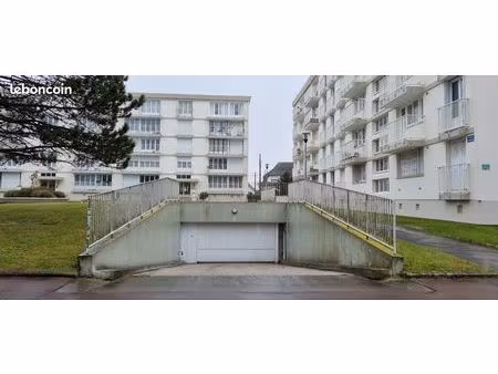 place de parking sous- terrain