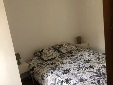 location t2 25m2 au pied du métro