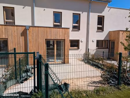 location maison t4 neuve (87 m² - 3 chambres) avec jardin et terrasse - plein centre de ce