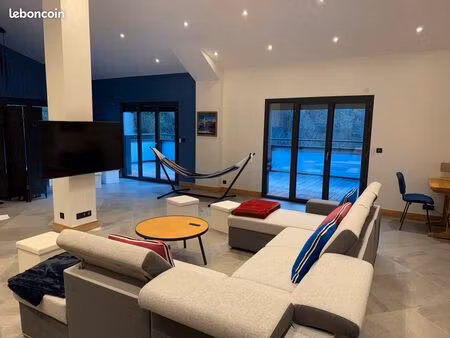 appartement de 8 pièces et 6 chambres de 230m²