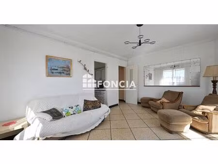grau du roi - centre ville - rive droite - p4 de 83 46 m2 avec véranda  terrasse et 2 balc