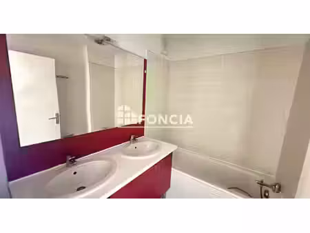 appartement 3 pieces 71m2 avec terrasse et double parking sous sol et piscine