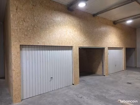 location box  conteneur  stockage  garage  garde meuble
